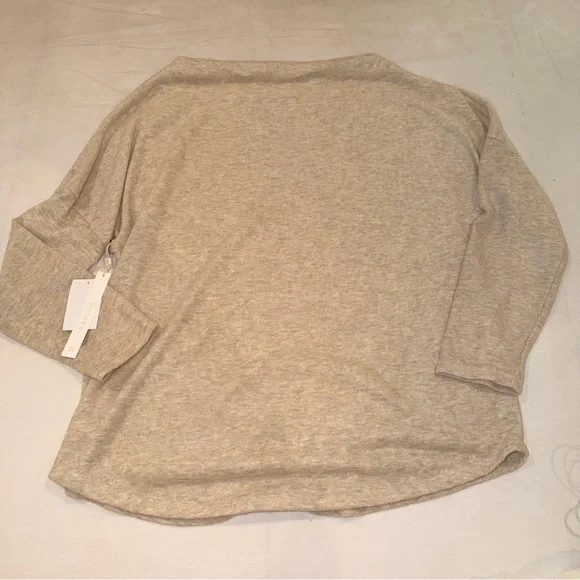 NWT - Lightweight Beige Long Sleeve Top - Size XL - Picture 2 of 8